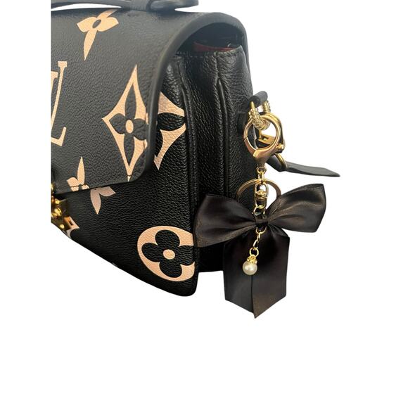 CHARMS KEY CHAIN FOR PURSE HANDBAG BOW PEARL GOLD HARDWARE BLACK - Picture 1 of 5